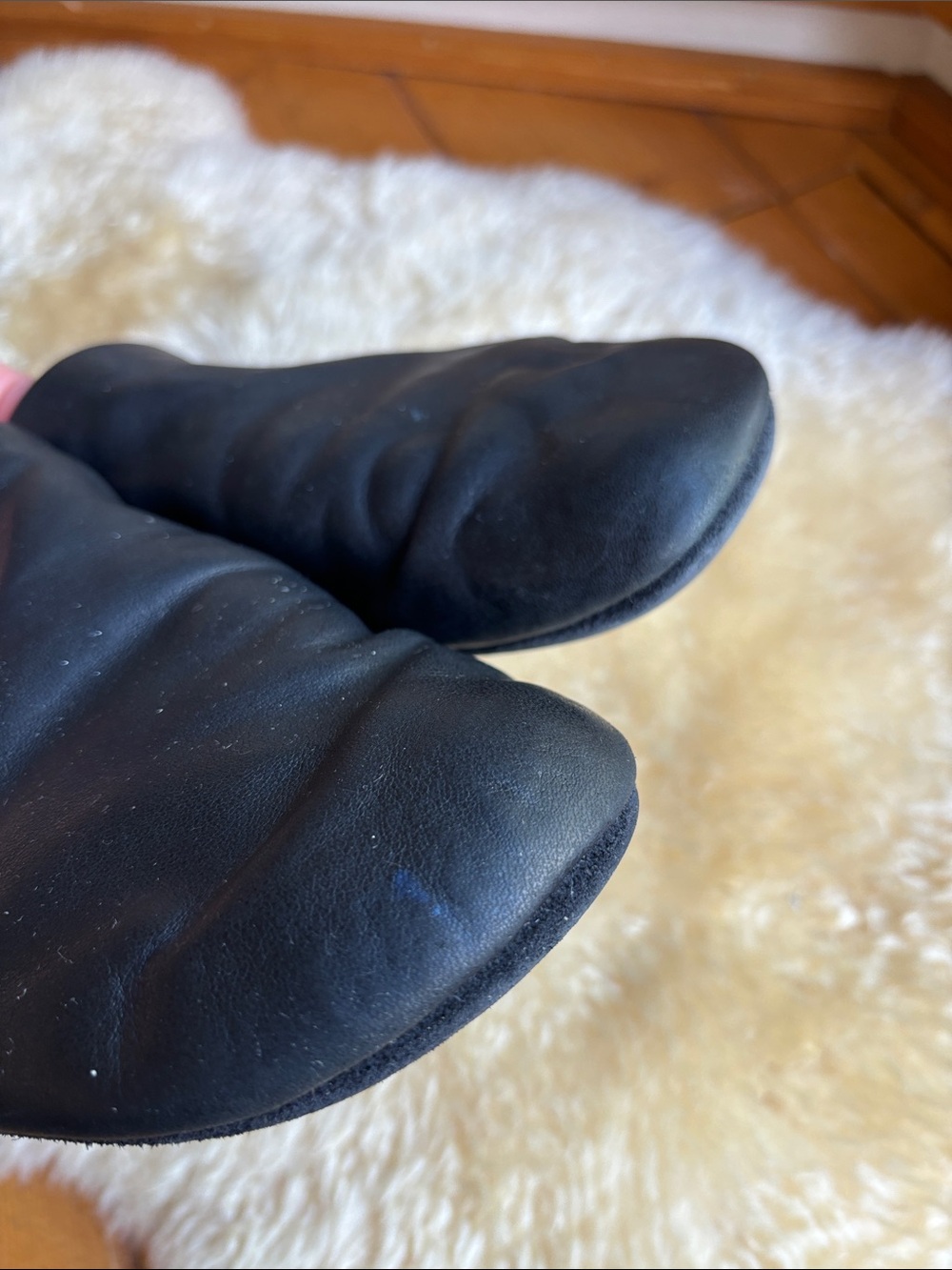 FEIT Minimalist Leather Slippers - Picture 11 of 12